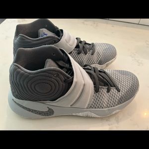 Nike Kyrie 2 Mens Basketball Shoes Wolf Grey Omega Blue Size 10 EUC